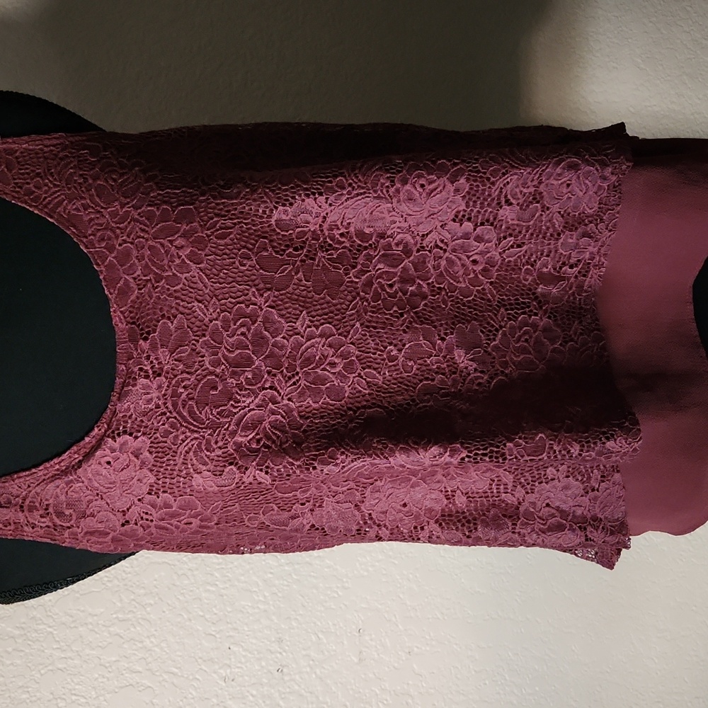 Status Women's Sleeveless Blouse Size Medium  Burgundy